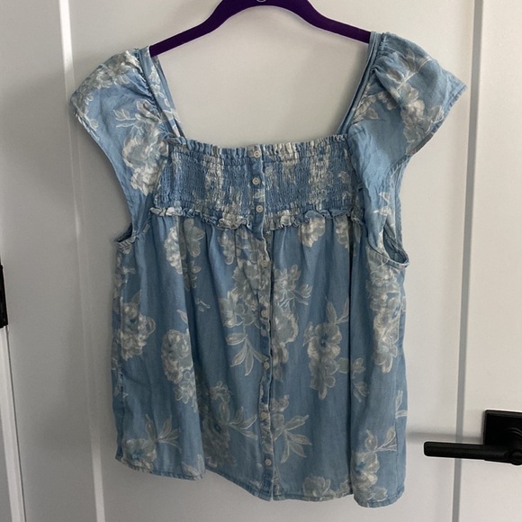 Old Navy Floral Chambray Button Down Blouse - Picture 2 of 10